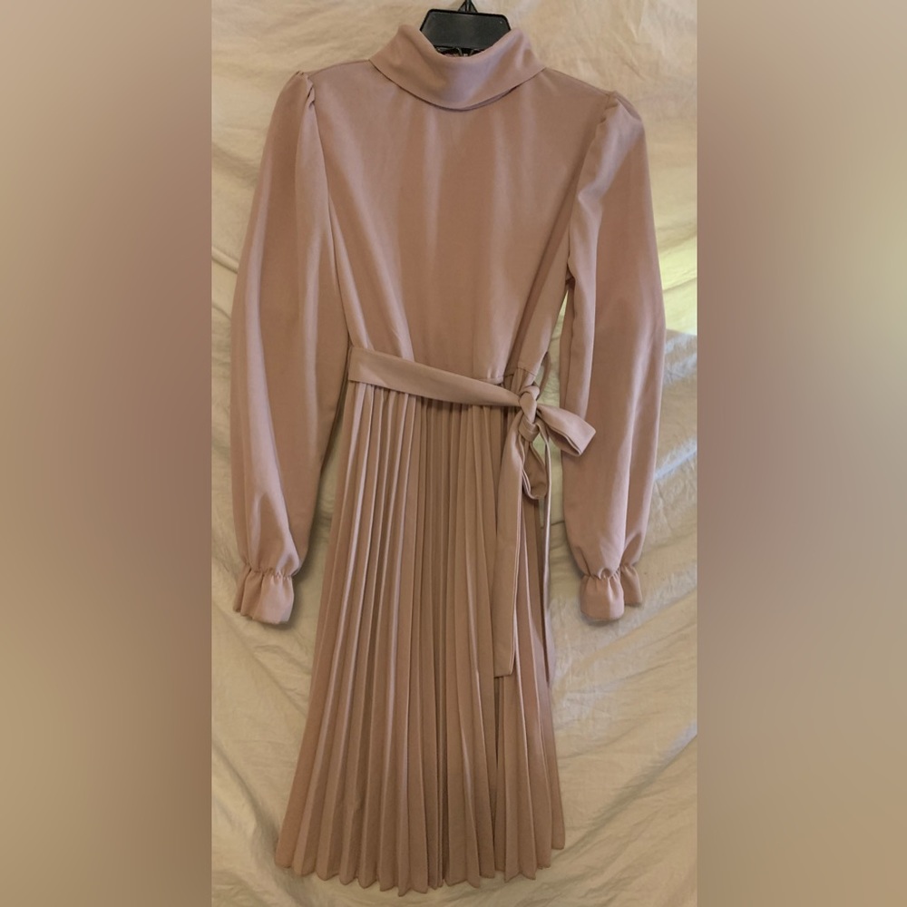 Summer 23 Turtleneck Flounce Sleeve Pleated Hem Belted Dress Antiy Color Apricot